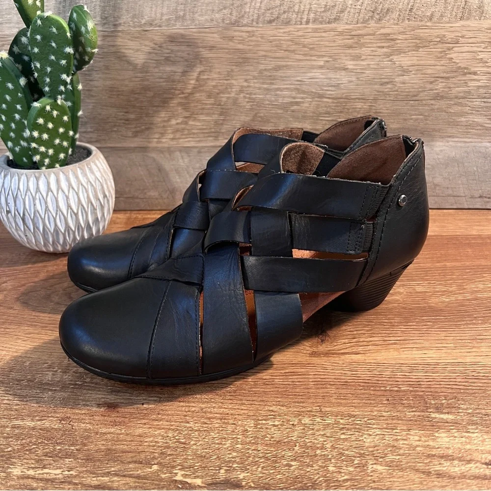 Cobb Hill Black‎ Leather Cutout Comfort Heels Size 8.5